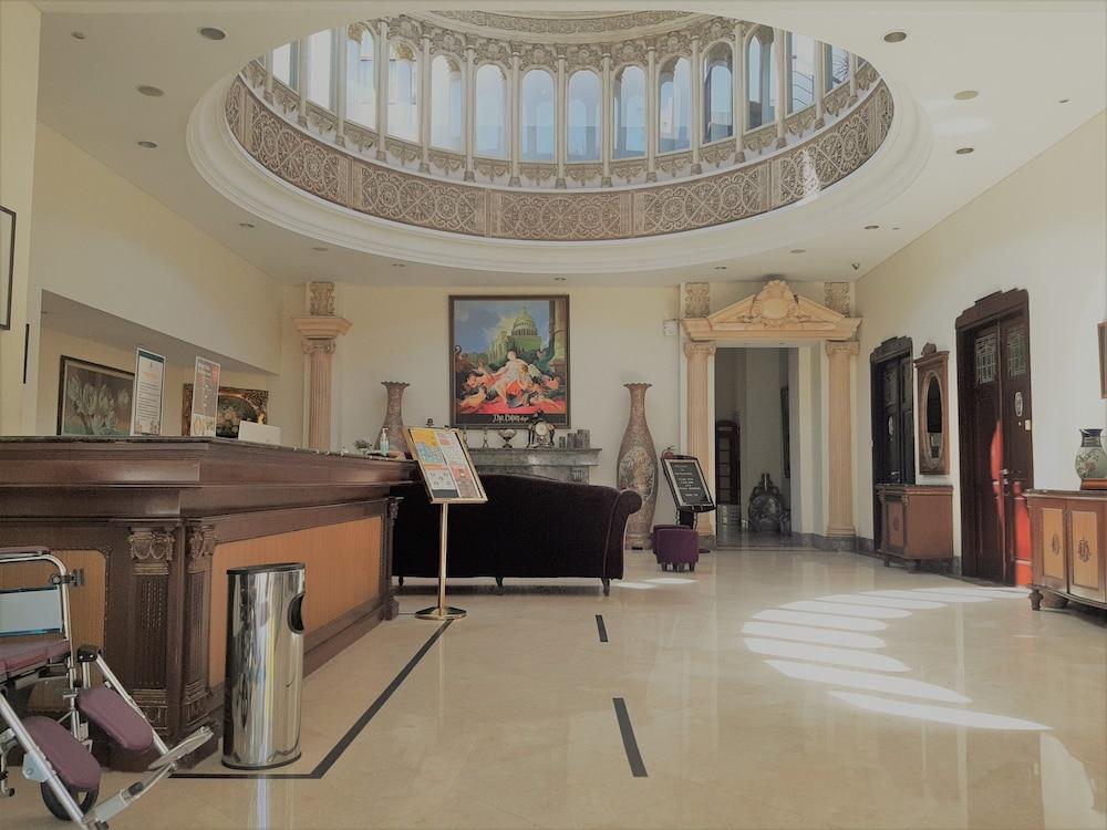 The Palais Hotel Dago Bandung Eksteriør bilde