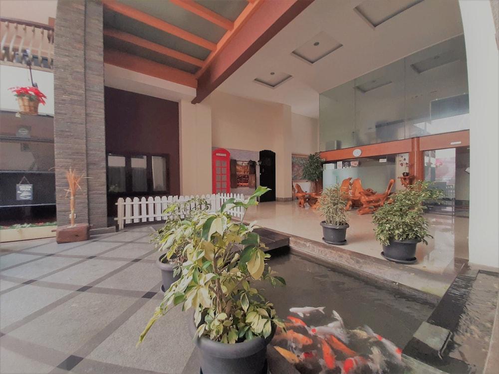 The Palais Hotel Dago Bandung Eksteriør bilde